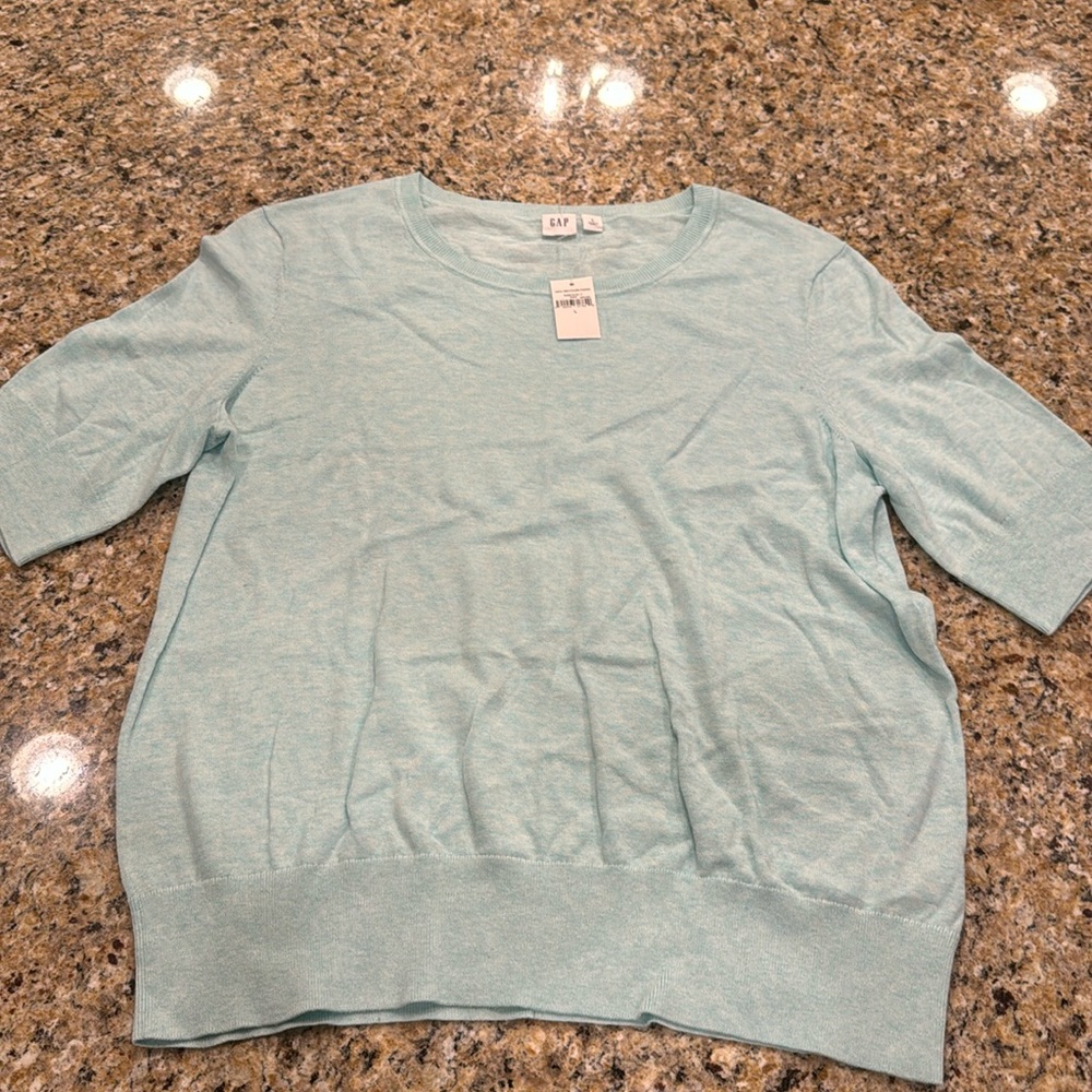 Gap NWT short sleeve light sweater top, size L